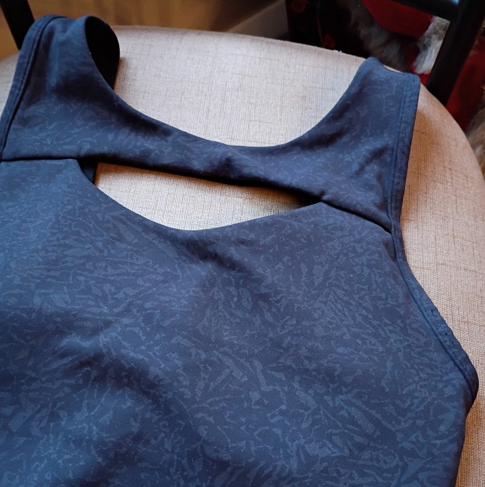 Lululemon Everlux Cut-Out Train Bra size small - Picture 4 of 9